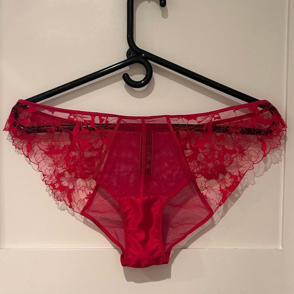 NWT Victoria Secret Very Sexy Low Rise Cheekini Panty